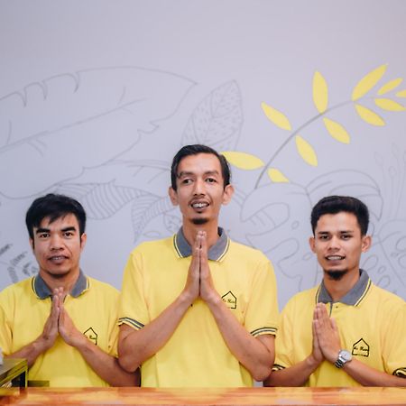 Aur Kuning Hostel Syariah Букиттинги Экстерьер фото