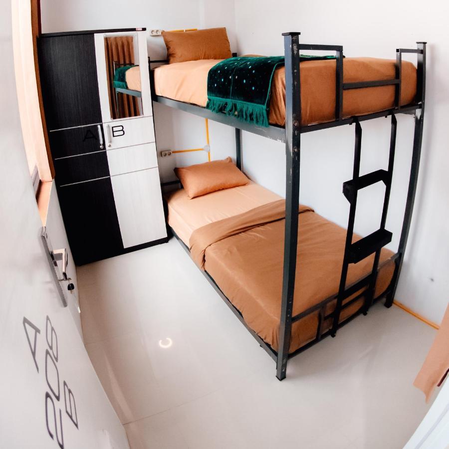 Aur Kuning Hostel Syariah Букиттинги Экстерьер фото