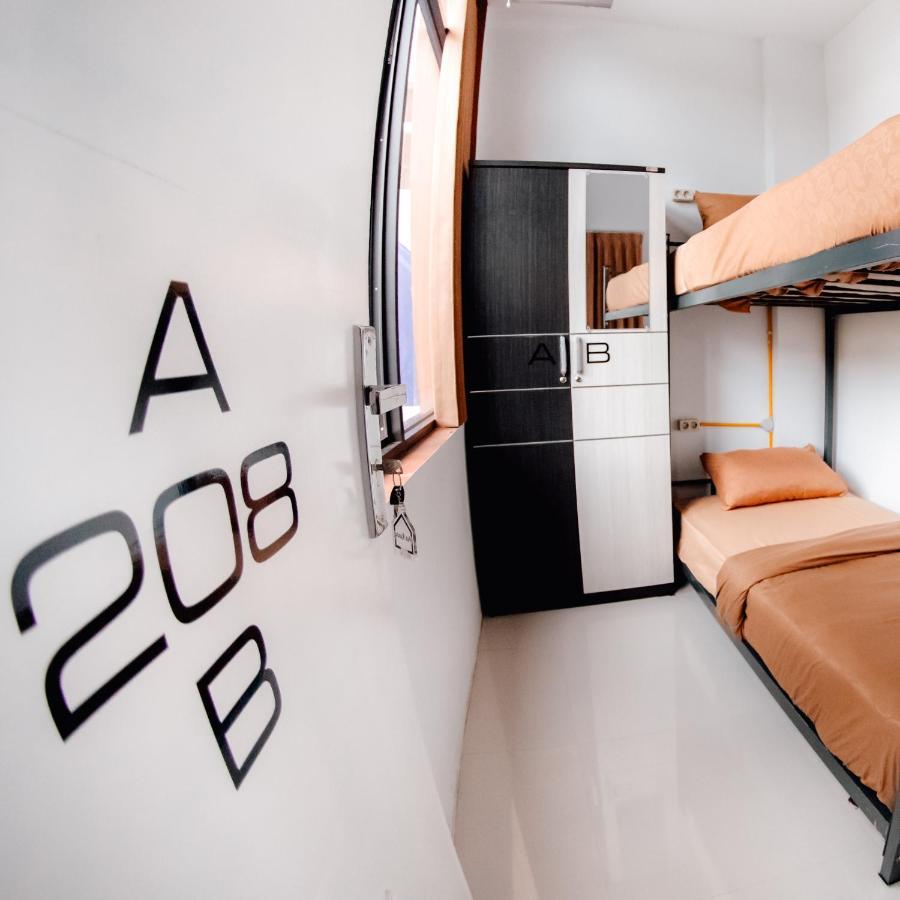 Aur Kuning Hostel Syariah Букиттинги Экстерьер фото