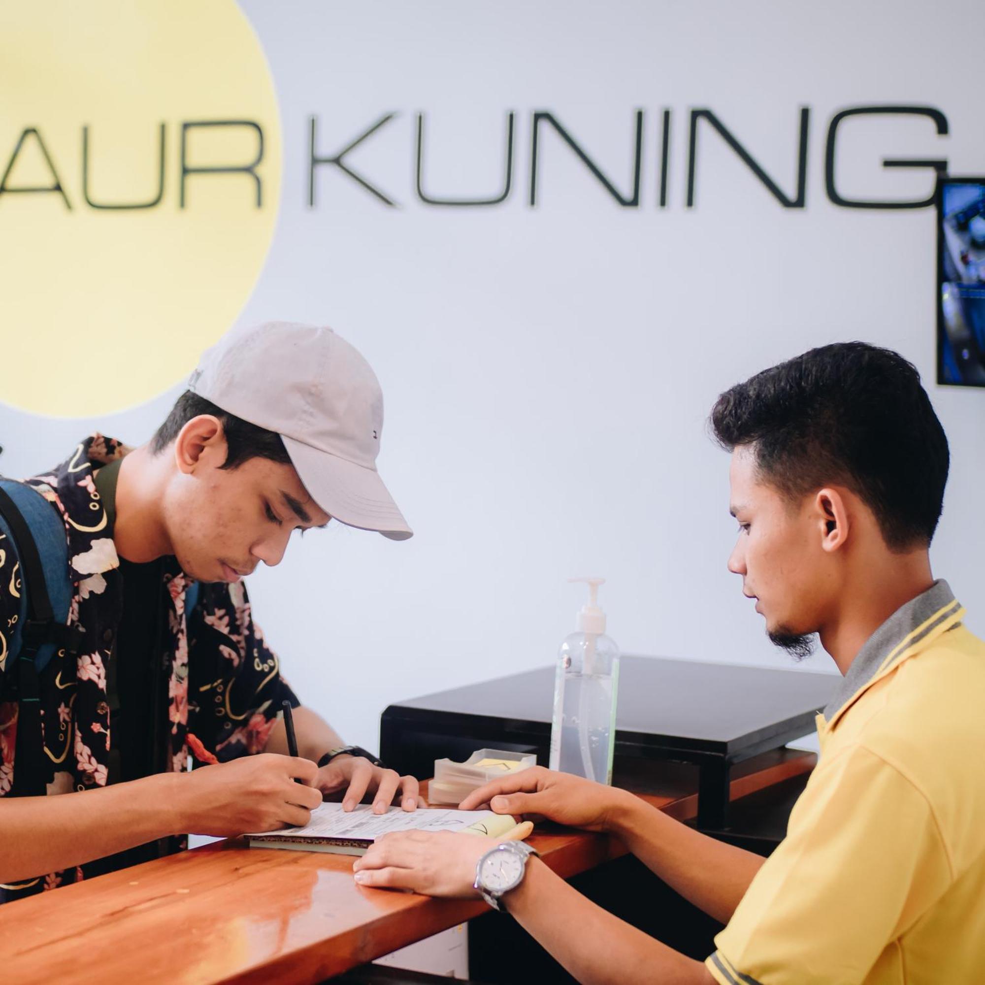 Aur Kuning Hostel Syariah Букиттинги Экстерьер фото
