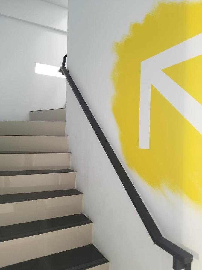 Aur Kuning Hostel Syariah Букиттинги Экстерьер фото