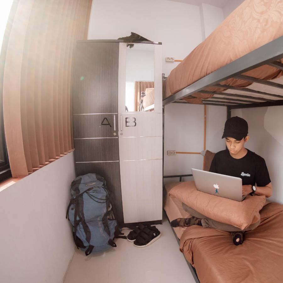 Aur Kuning Hostel Syariah Букиттинги Экстерьер фото